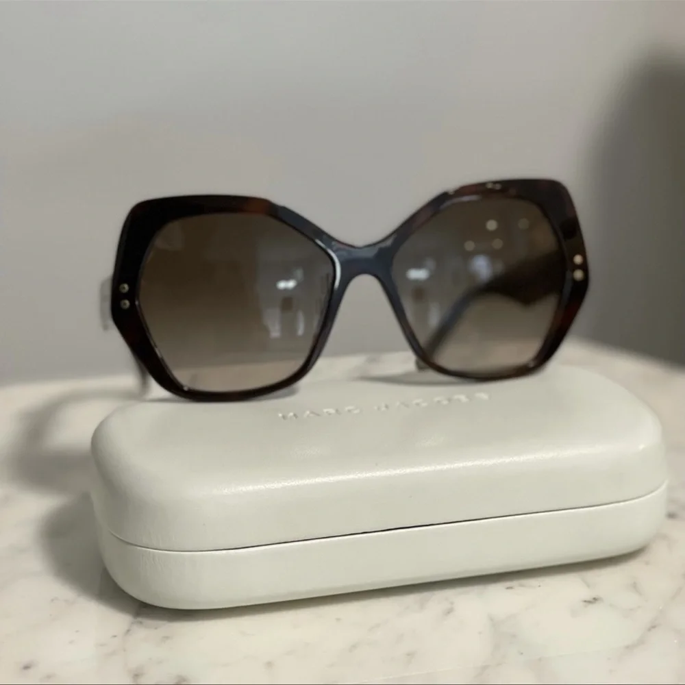 Marc Jacobs Polarized Sunglasses - Picture 4 of 5